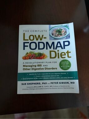 The Complete Low-FODMAP Diet — White & Green Cover Book by Sue Shepherd